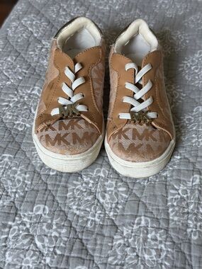 Michael Kors Kids Tan and White Logo Lace-Up Sneakers